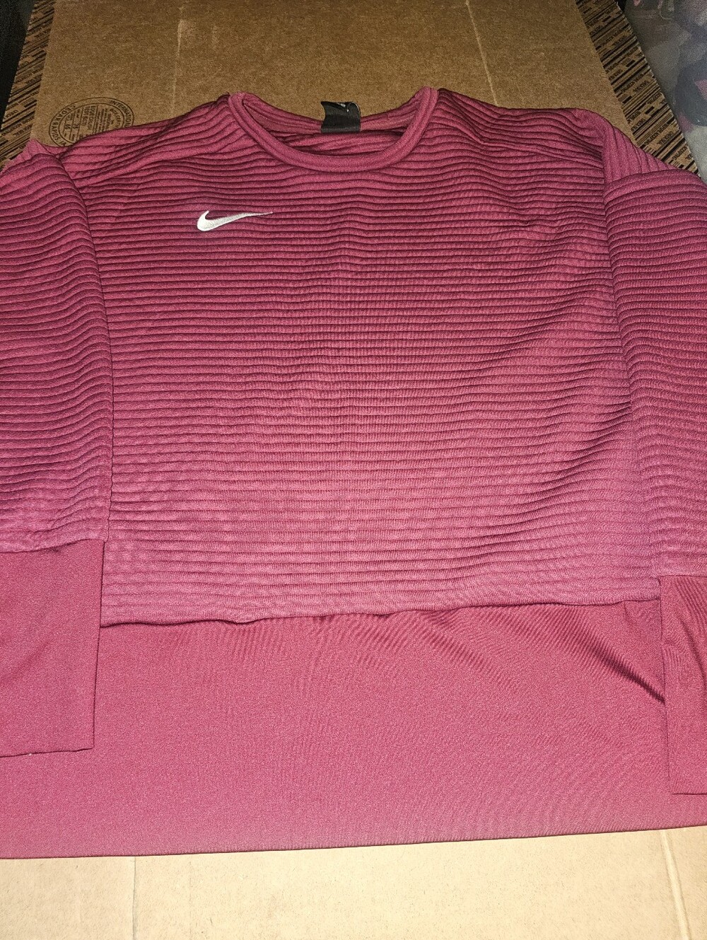 Nike Dri-Fit Size S Ribbed Crewneck Sweatshirt in Maroon